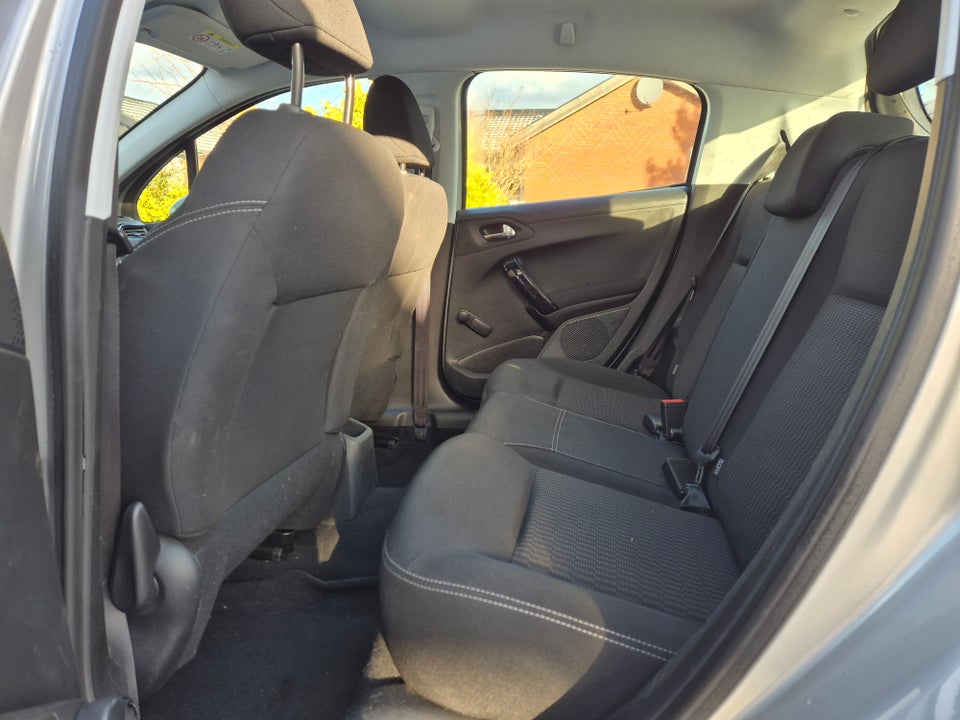 Peugeot 208 1,6 BlueHDi 100 Allure 5d