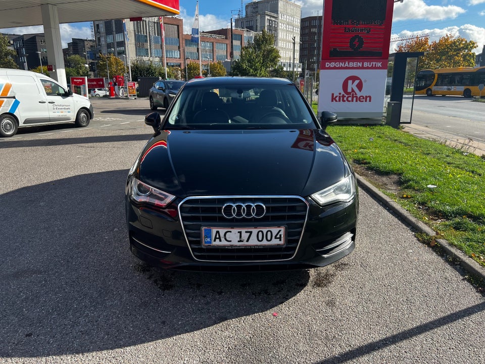 Audi A3 1,6 TDi 110 Attraction Sportback 5d