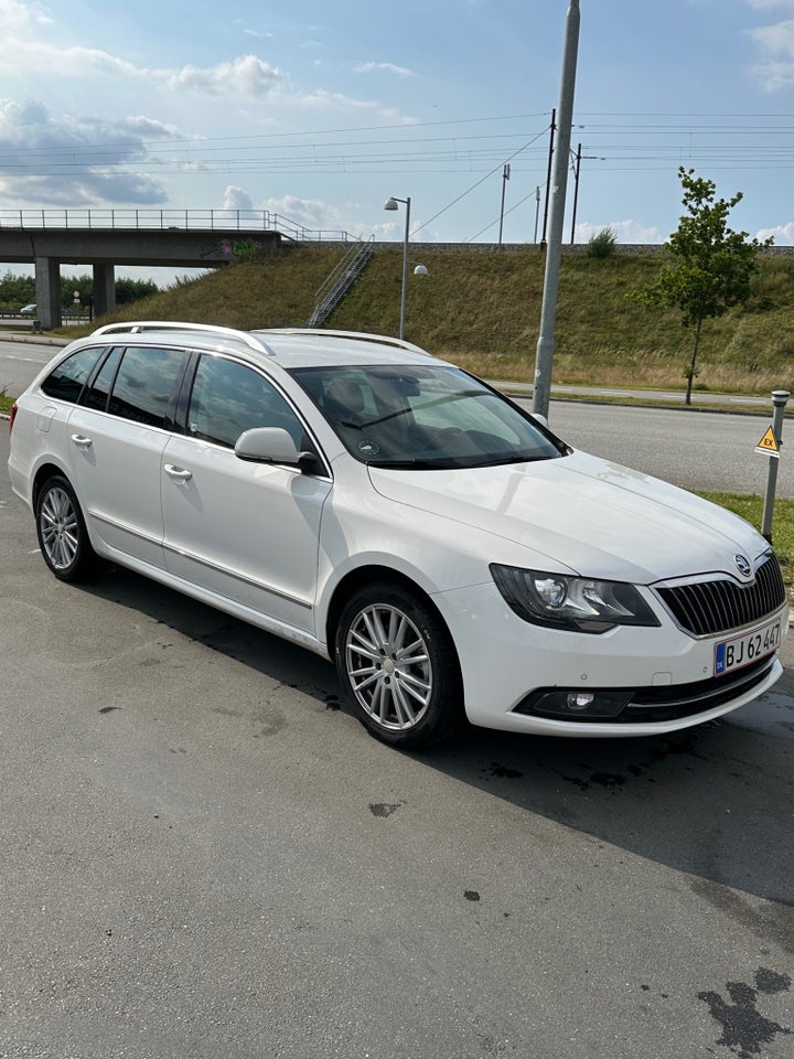 Skoda Superb 2,0 TDi 170 Elegance Combi DSG 5d