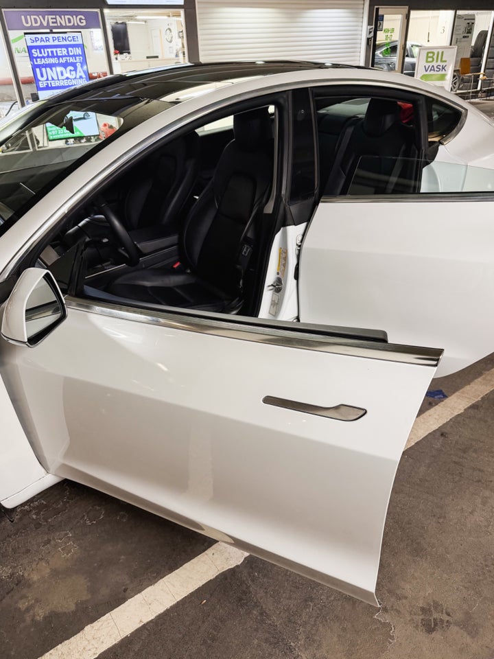 Tesla Model 3 Standard Range+ RWD 4d