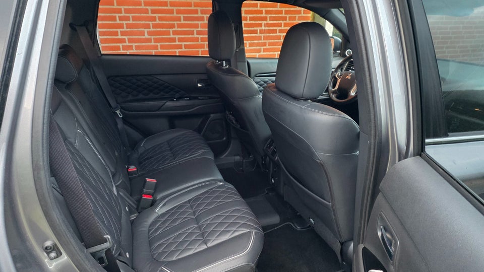 Mitsubishi Outlander 2,4 PHEV Instyle CVT 4WD 5d