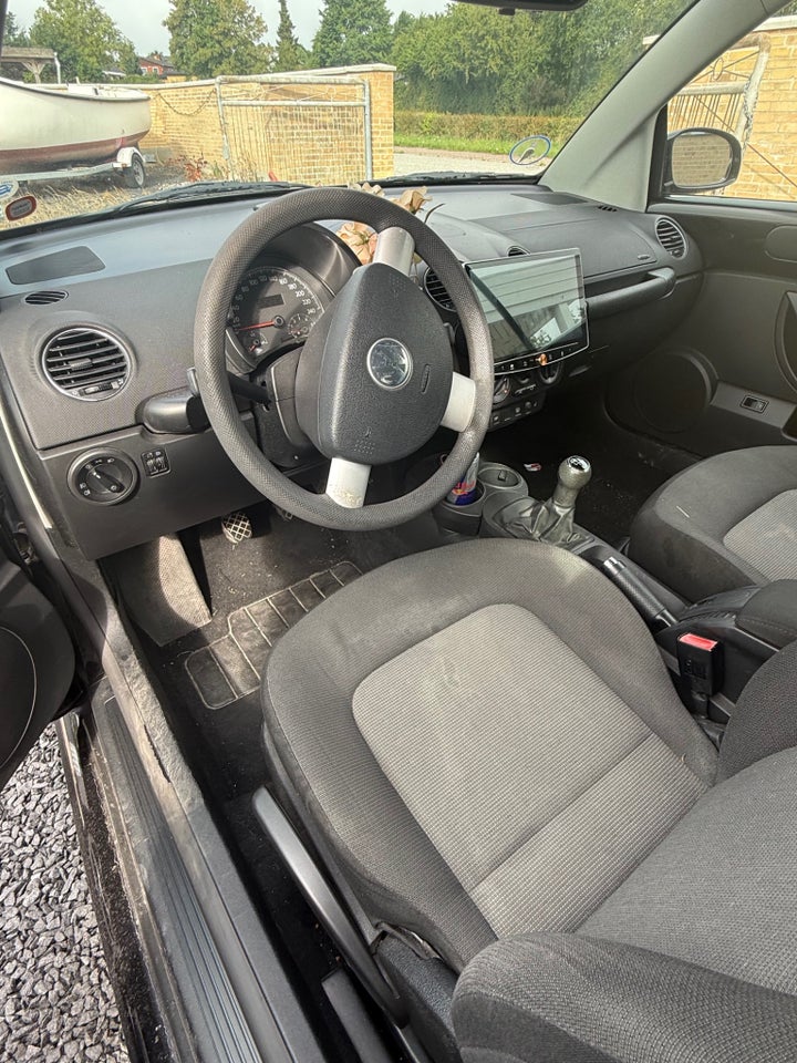 VW New Beetle 1,4 Trendline Cabriolet 2d