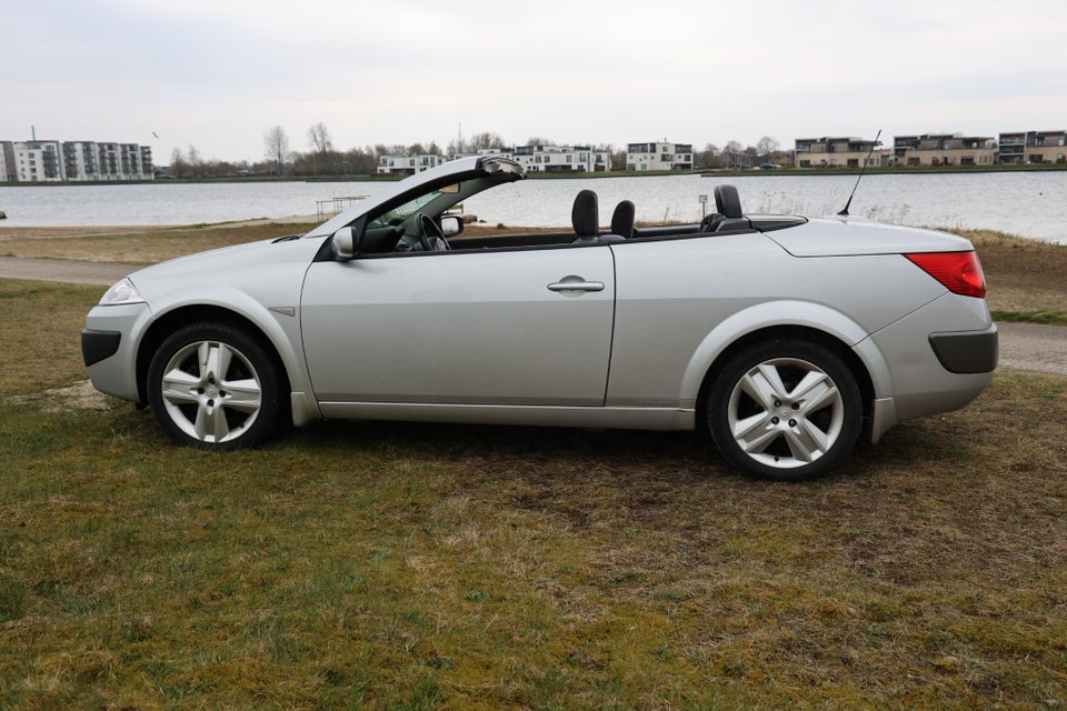 Renault Megane II 1,6 110 Comfort CC 2d