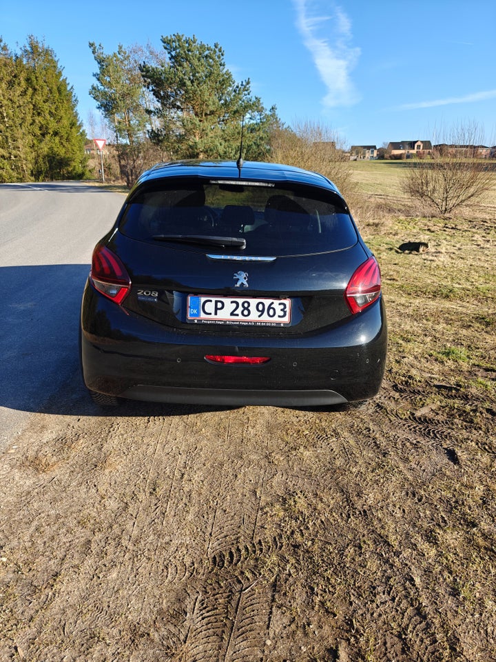 Peugeot 208 1,2 PureTech 82 Allure Sky 5d