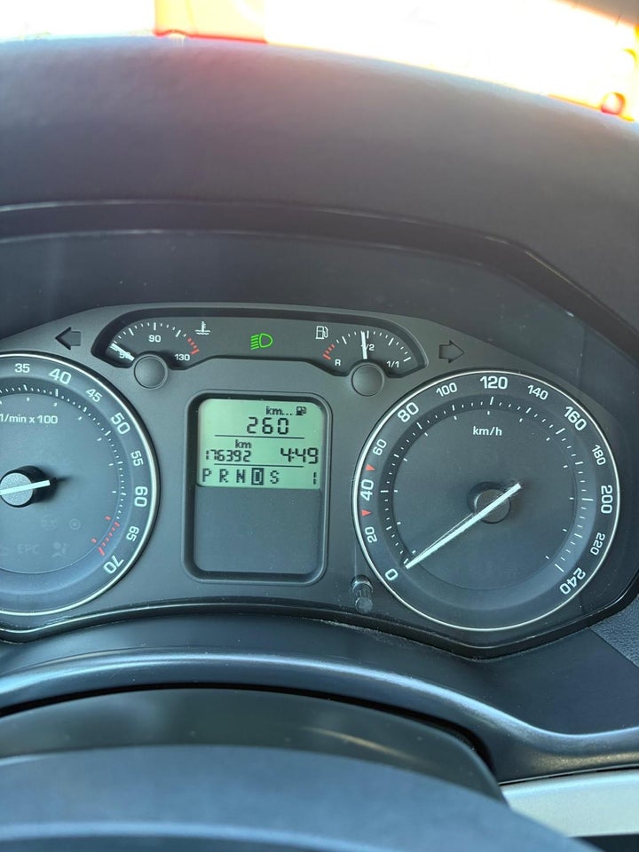 Skoda Octavia 1,6 Ambiente aut. 5d