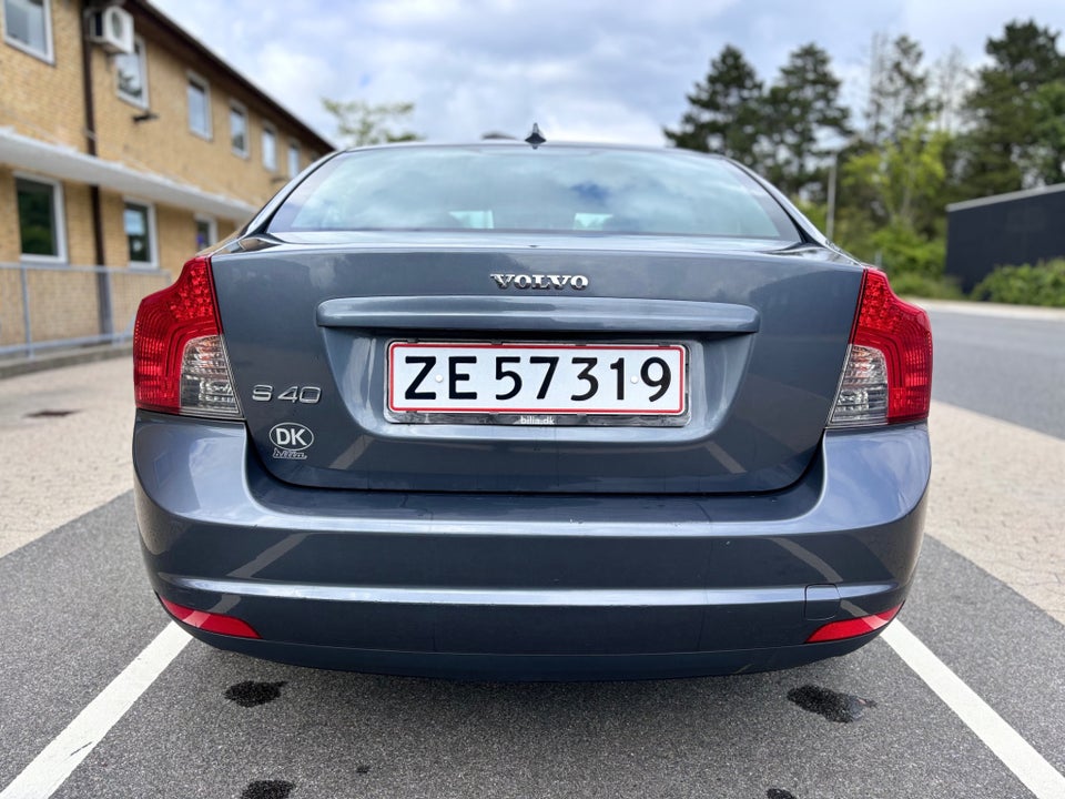 Volvo S40 1,6 Momentum 4d