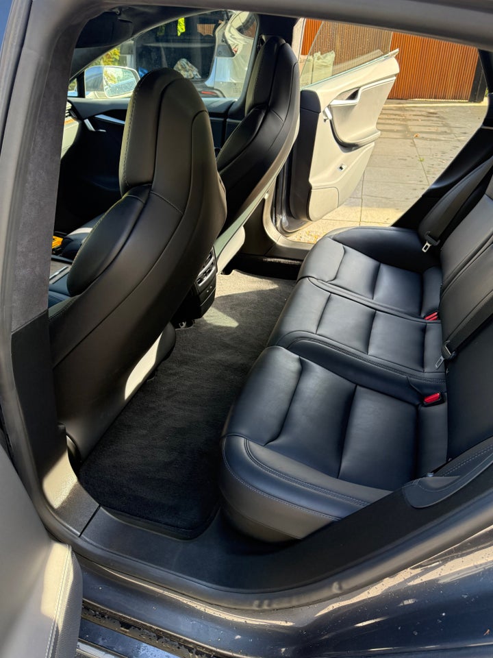 Tesla Model S Standard Range AWD 5d