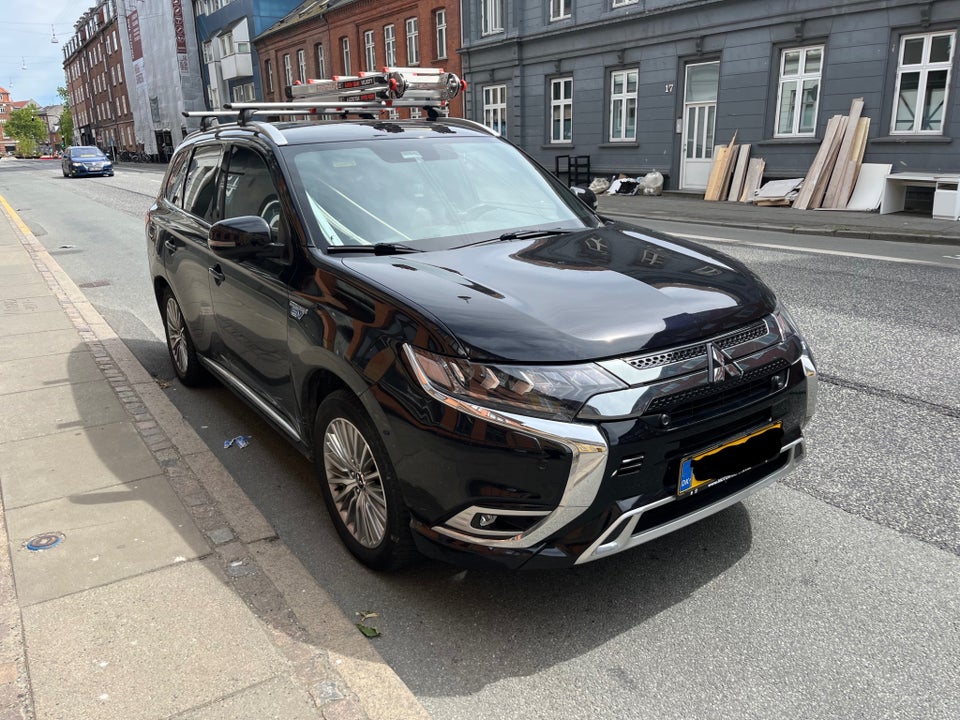 Mitsubishi Outlander 2,4 PHEV Instyle CVT 4WD Van 5d