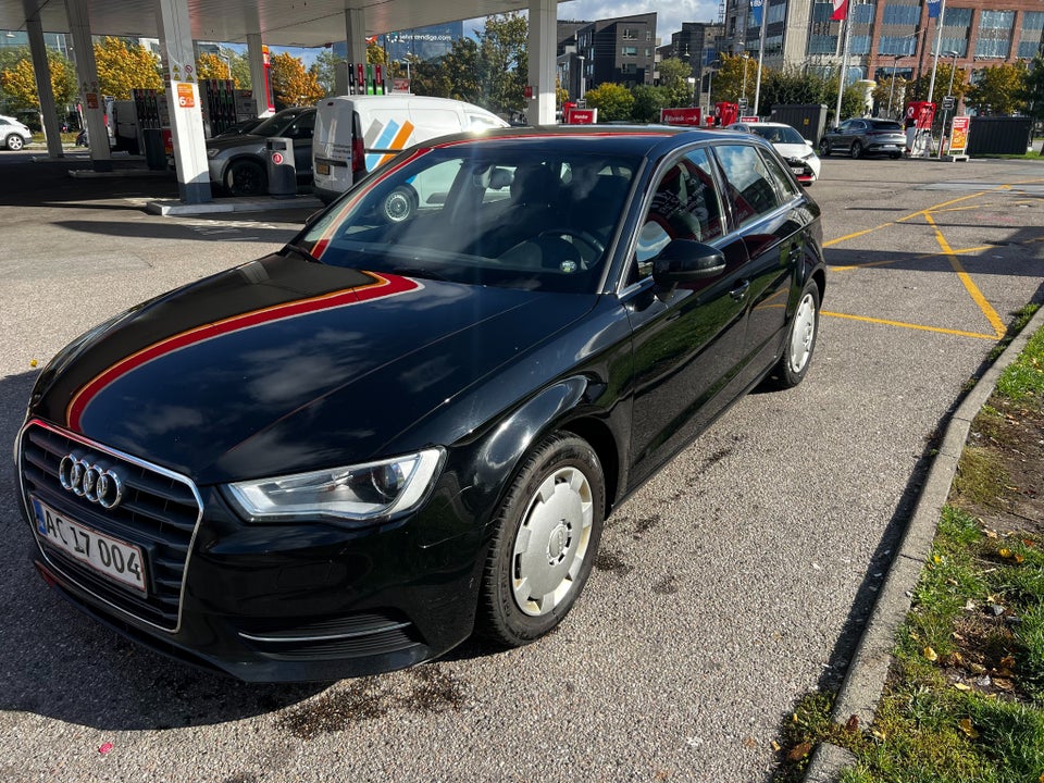 Audi A3 1,6 TDi 110 Attraction Sportback 5d