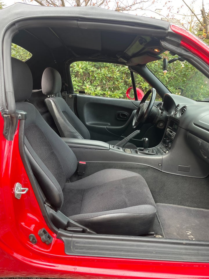 Mazda MX-5 1,8  2d