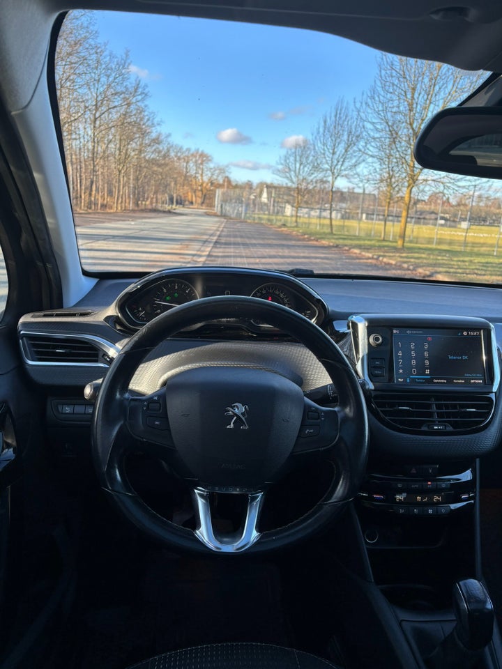 Peugeot 208 1,6 BlueHDi 100 Selection Sky 5d