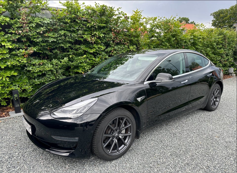 Tesla Model 3 Long Range AWD 4d