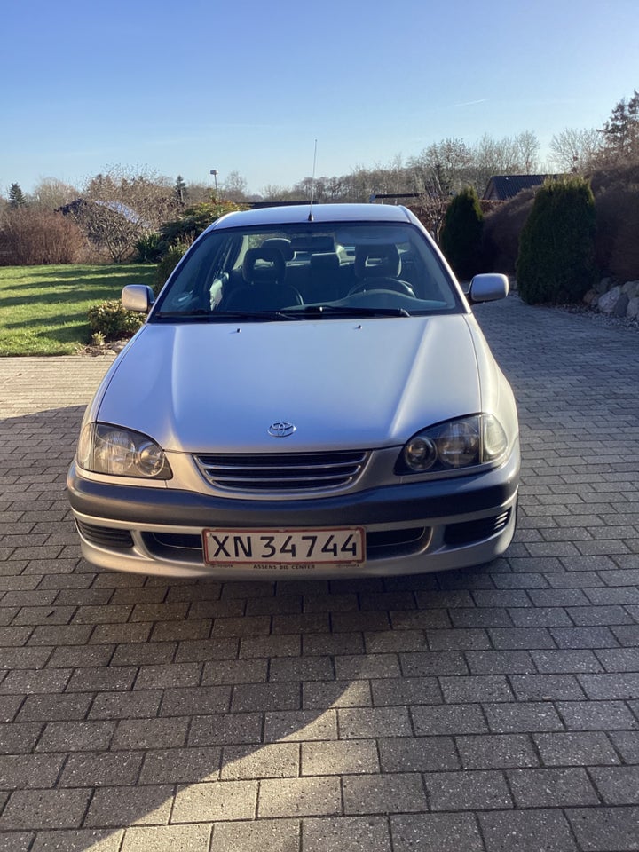 Toyota Avensis 1,8 Luna 4d