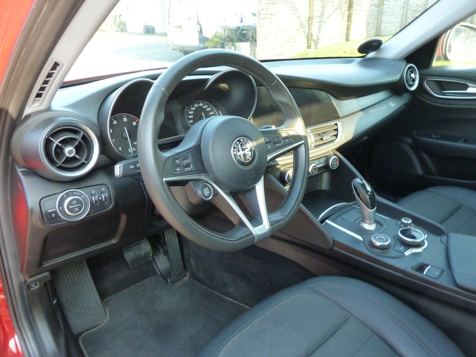 Alfa Romeo Giulia 2,0 T 200 Super aut. 4d