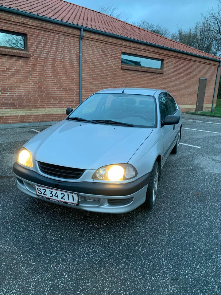 Toyota Avensis 1,6 Terra 4d