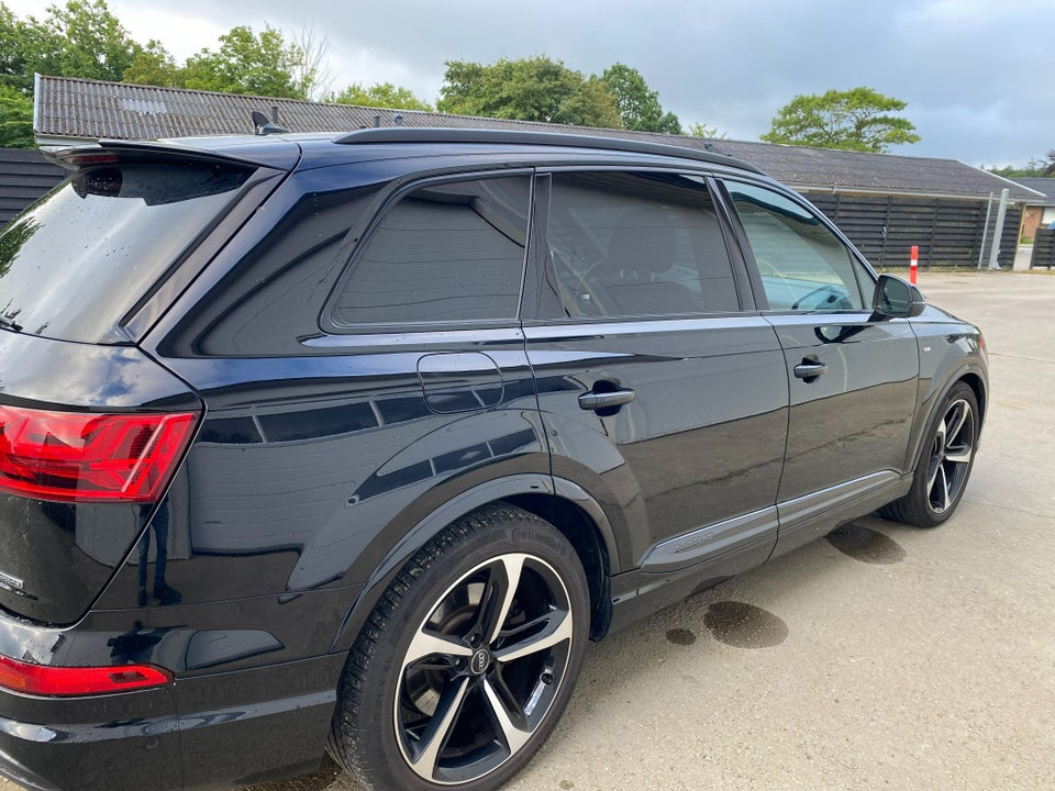 Audi Q7 3,0 TDi 272 S-line quattro Tiptr. 7prs 5d