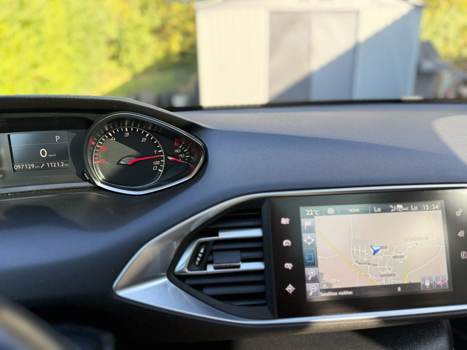Peugeot 308 1,6 BlueHDi 120 Chili Allure SW EAT6 5d
