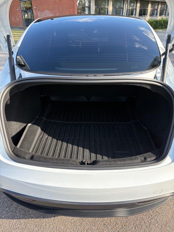 Tesla Model 3 Long Range RWD 4d