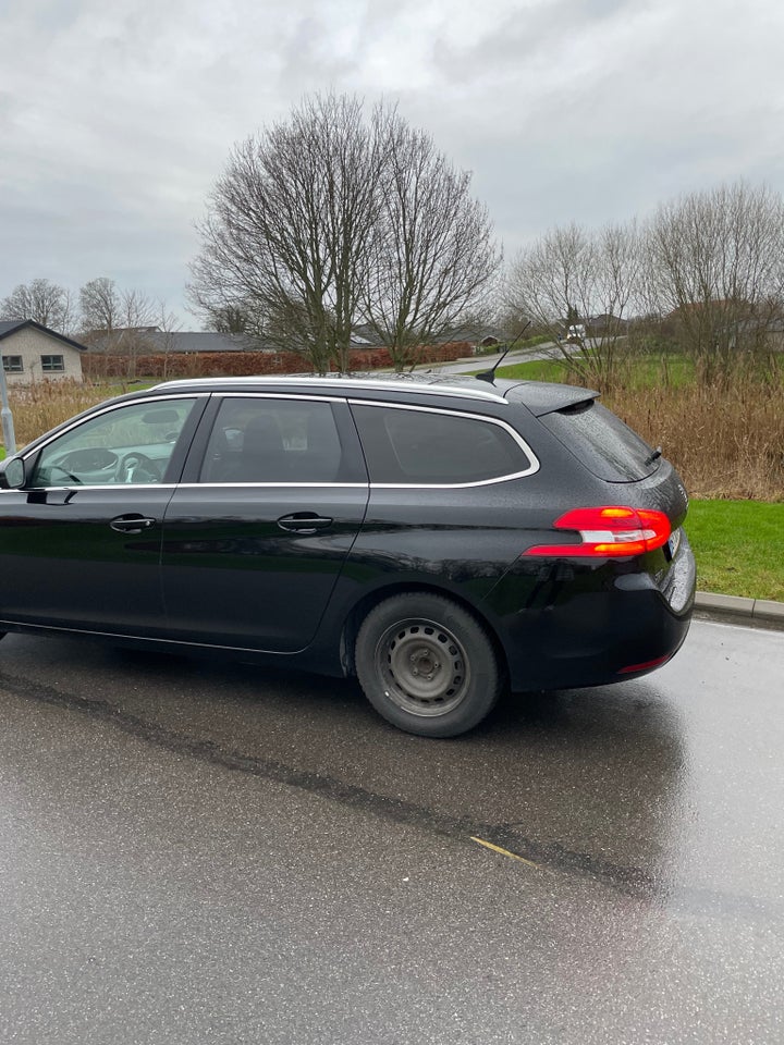 Peugeot 308 1,6 BlueHDi 120 Selection Sky 5d