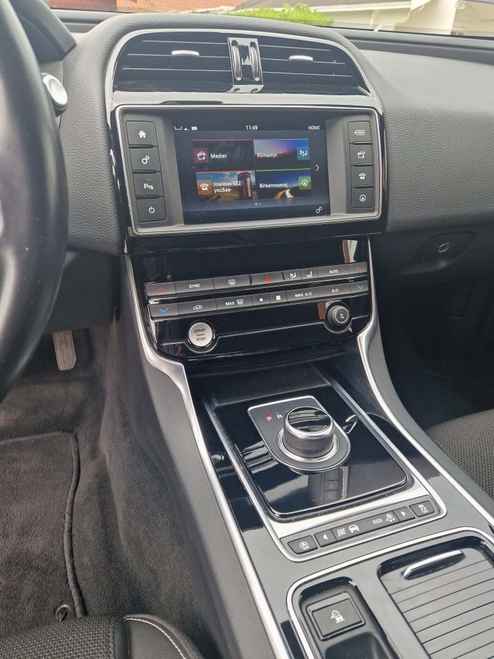 Jaguar XE 2,0 D180 R-Sport aut. 4d
