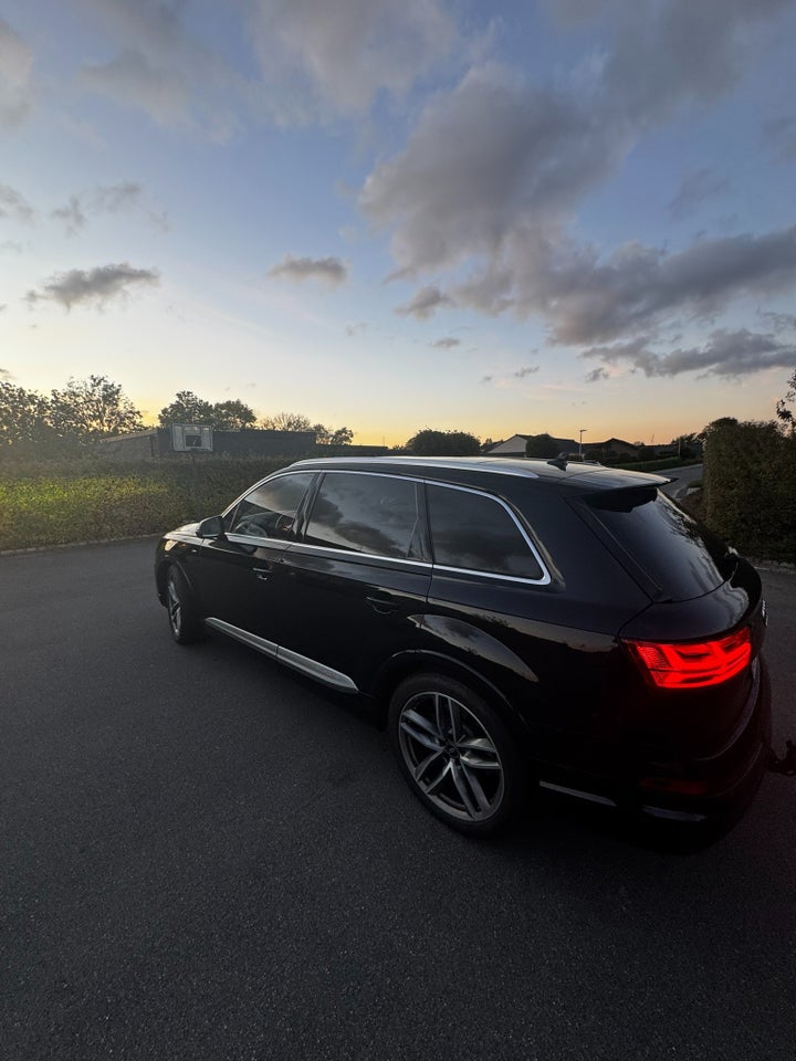 Audi Q7 3,0 TDi 272 S-line quattro Tiptr. 7prs 5d