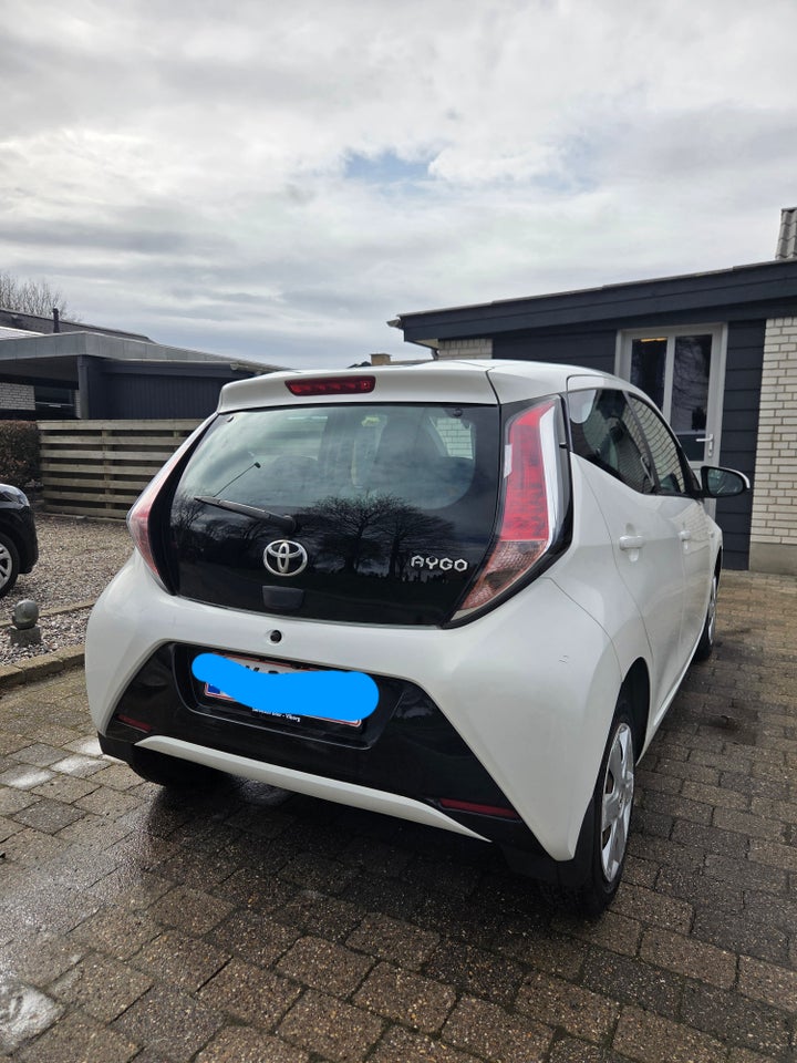 Toyota Aygo 1,0 VVT-i x-press 5d