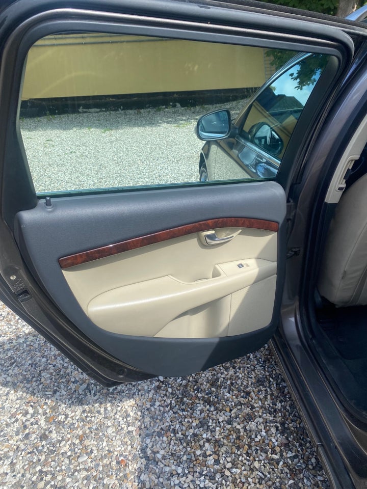 Volvo V70 2,4 D5 185 aut. 5d