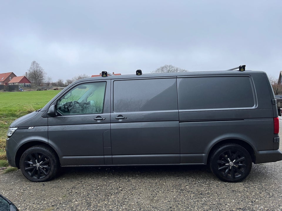 VW Transporter 2,0 TDi 150 Kassevogn DSG lang