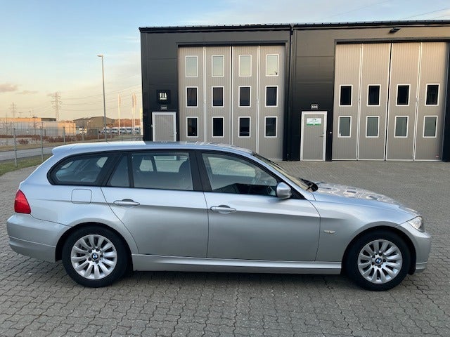 BMW 320i 2,0 Touring 5d