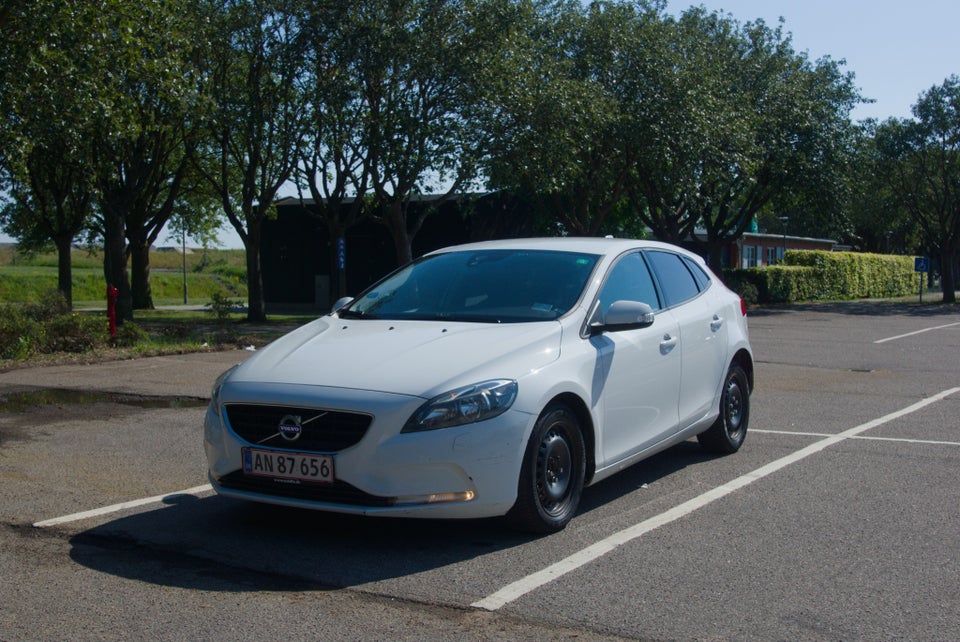 Volvo V40 1,6 D2 115 R-Design 5d