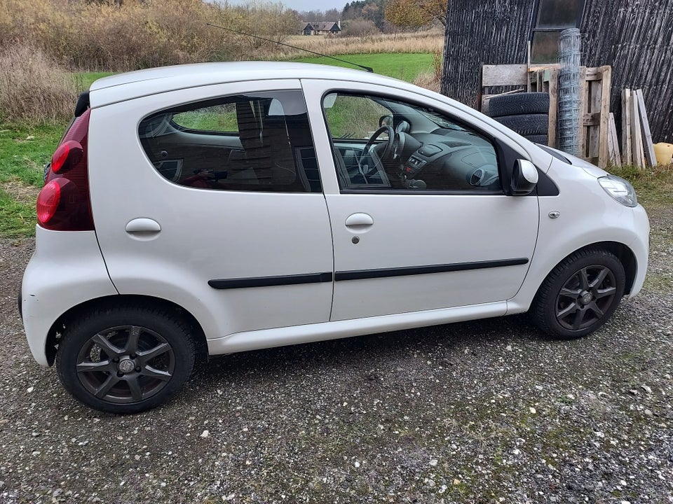 Peugeot 107 1,0 Air White 5d