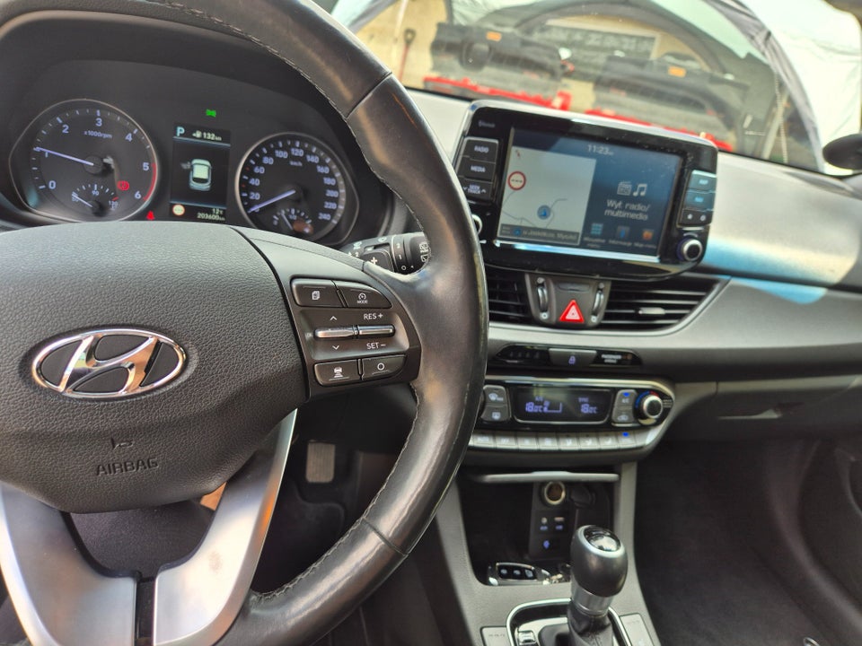 Hyundai i30 1,6 CRDi 110 Premium DCT 5d