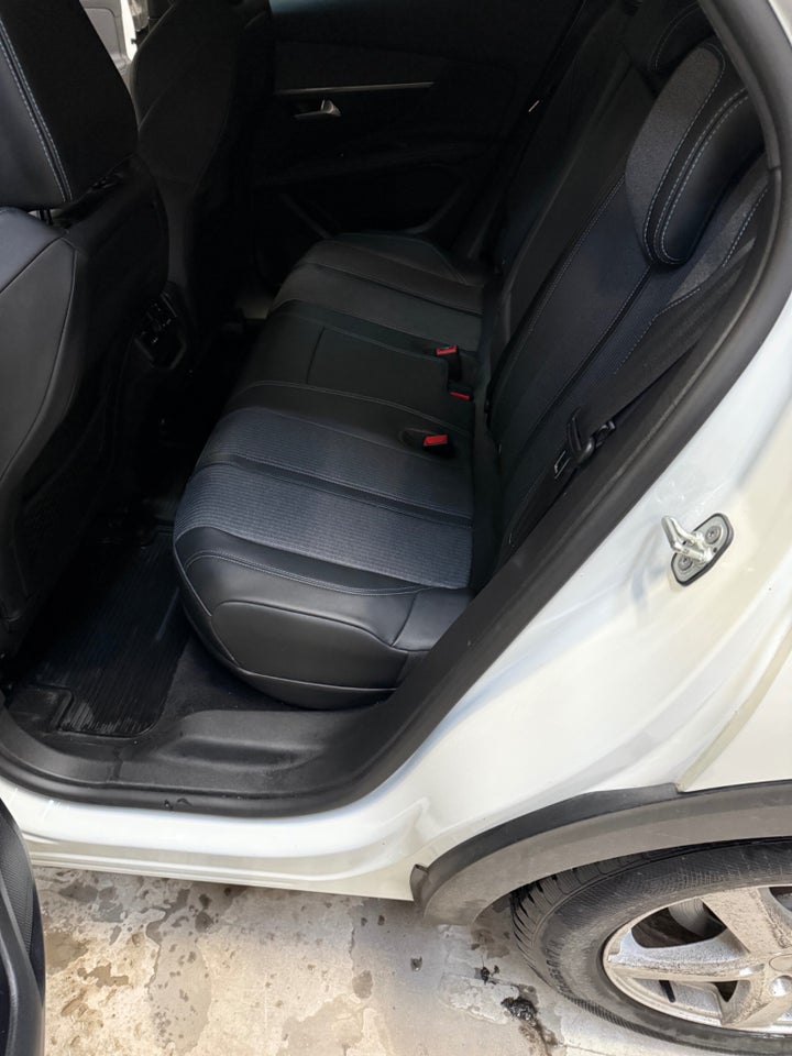 Peugeot 3008 1,6 Hybrid Selection EAT8 5d