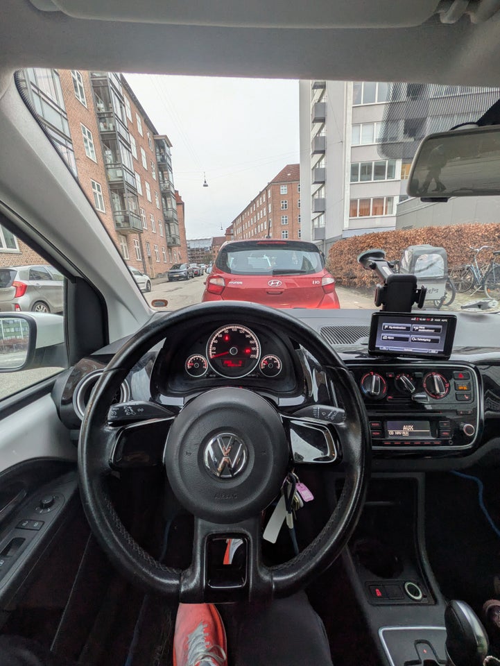 VW Up! 1,0 75 High Up! ASG 3d