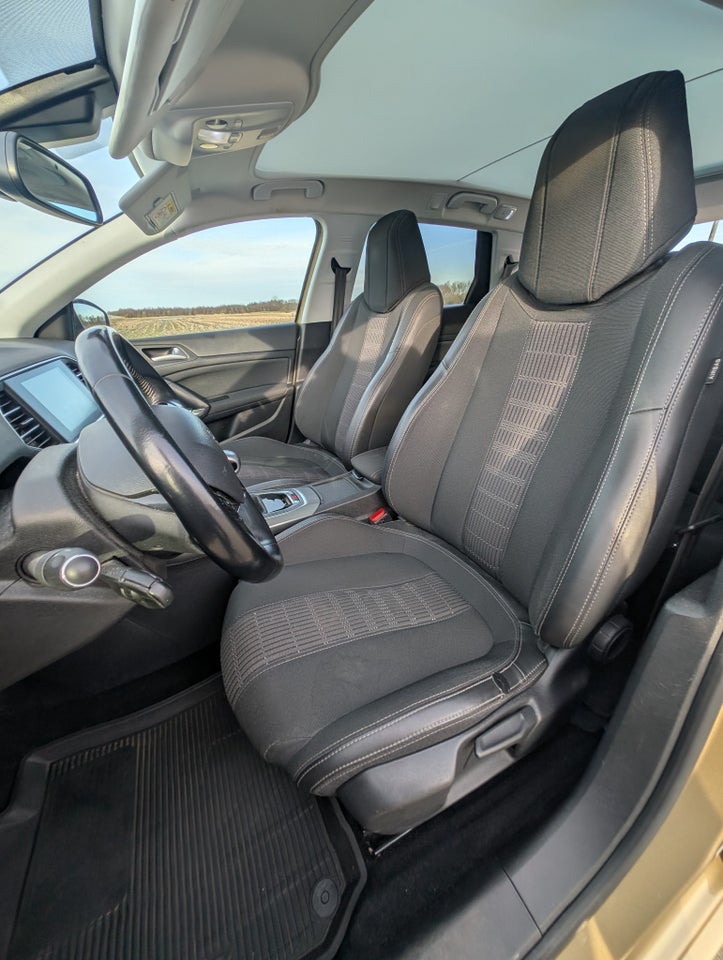 Peugeot 308 1,6 BlueHDi 120 Selection Sky SW 5d