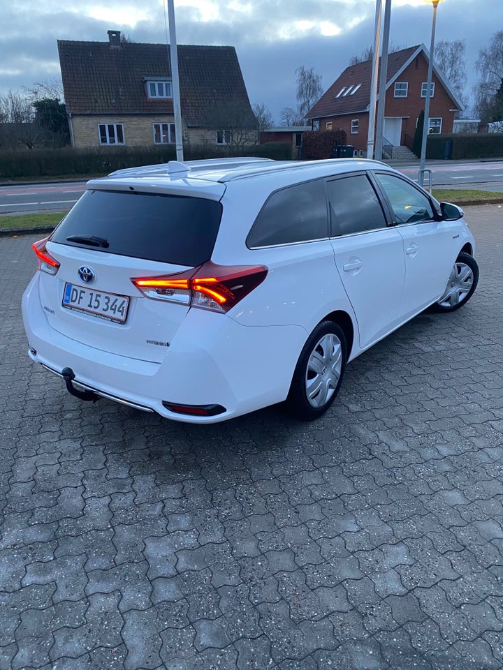 Toyota Auris 1,8 Hybrid H2 Comfort Touring Sports CVT 5d