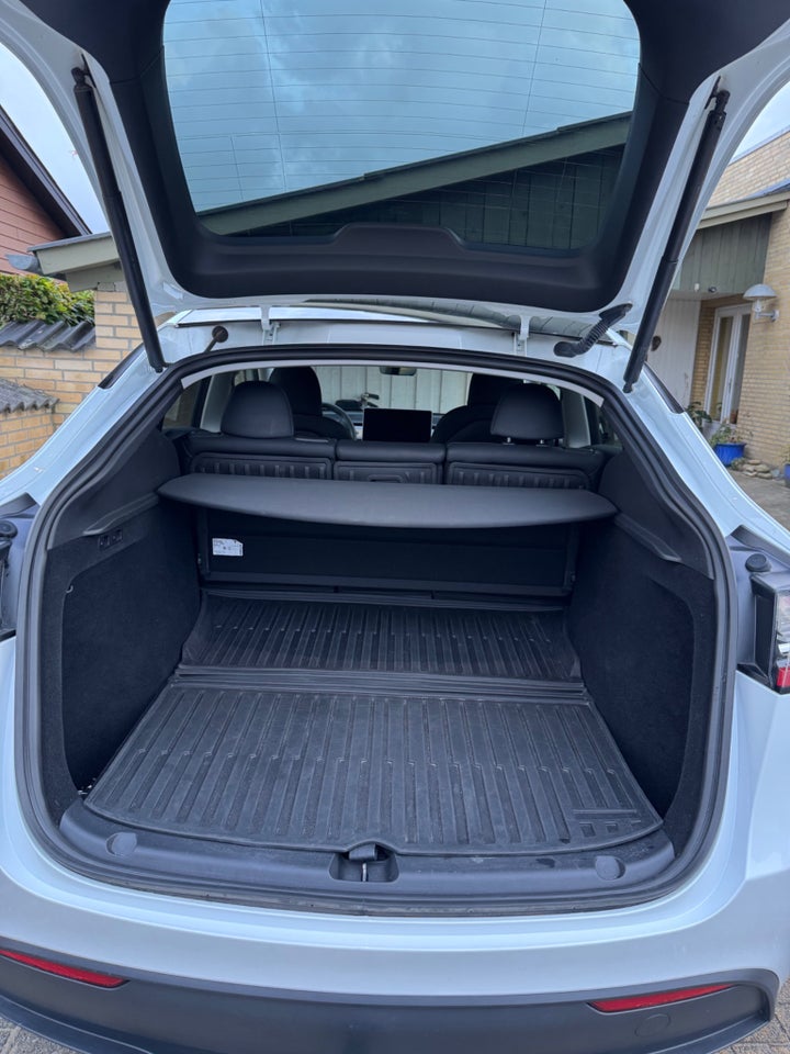Tesla Model Y Long Range AWD 5d