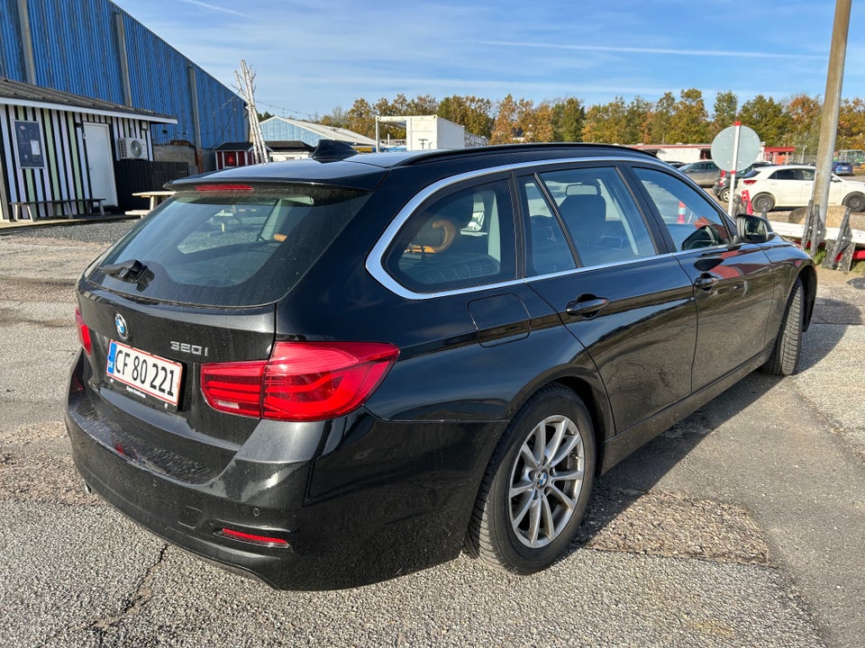 BMW 320i 2,0 Touring aut. 5d