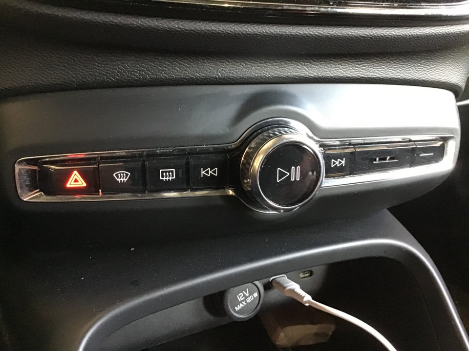 Volvo EX40 Extended Range Plus 5d