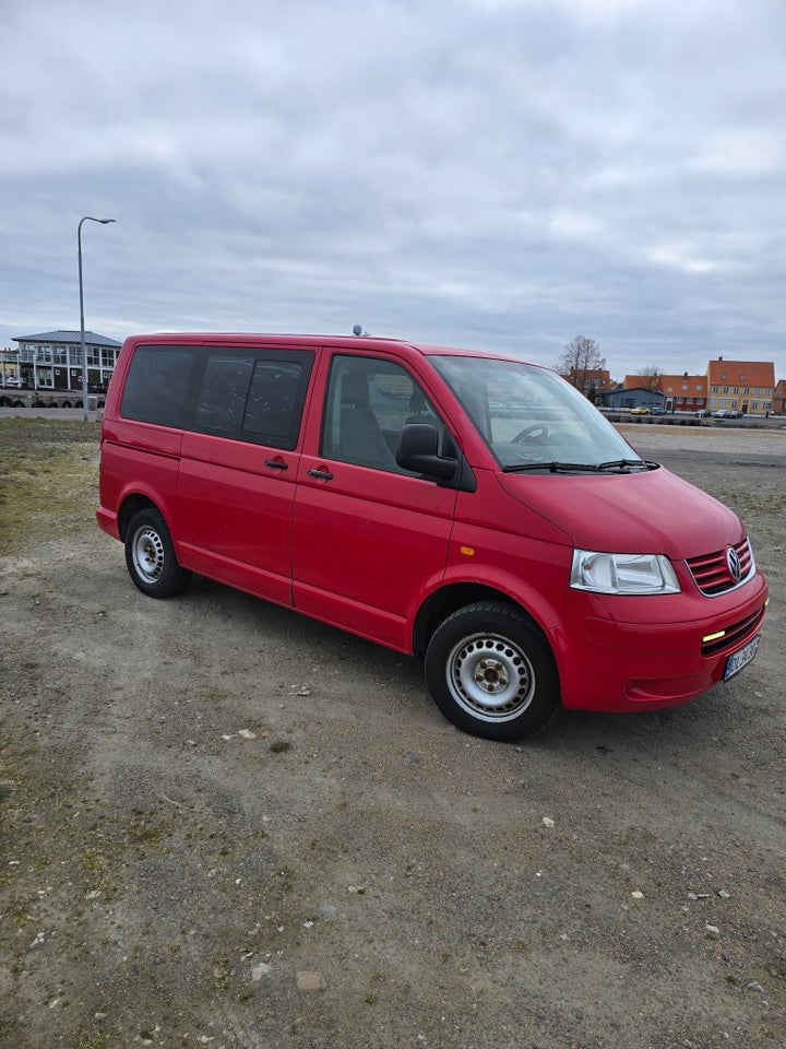 VW Transporter 2,5 TDi 130 Comfortline 5d