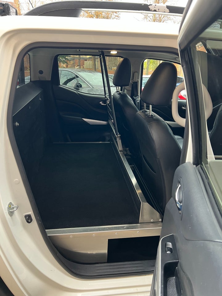 Nissan Navara 2,3 dCi 190 Db.Kab N-Connecta aut. 4d