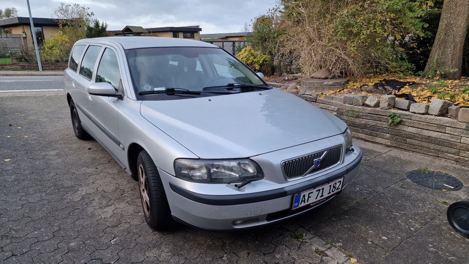 Volvo V70 2,4 140 5d