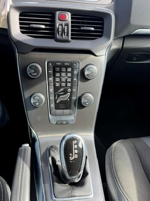 Volvo V40 1,6 T4 180 Momentum aut. 5d