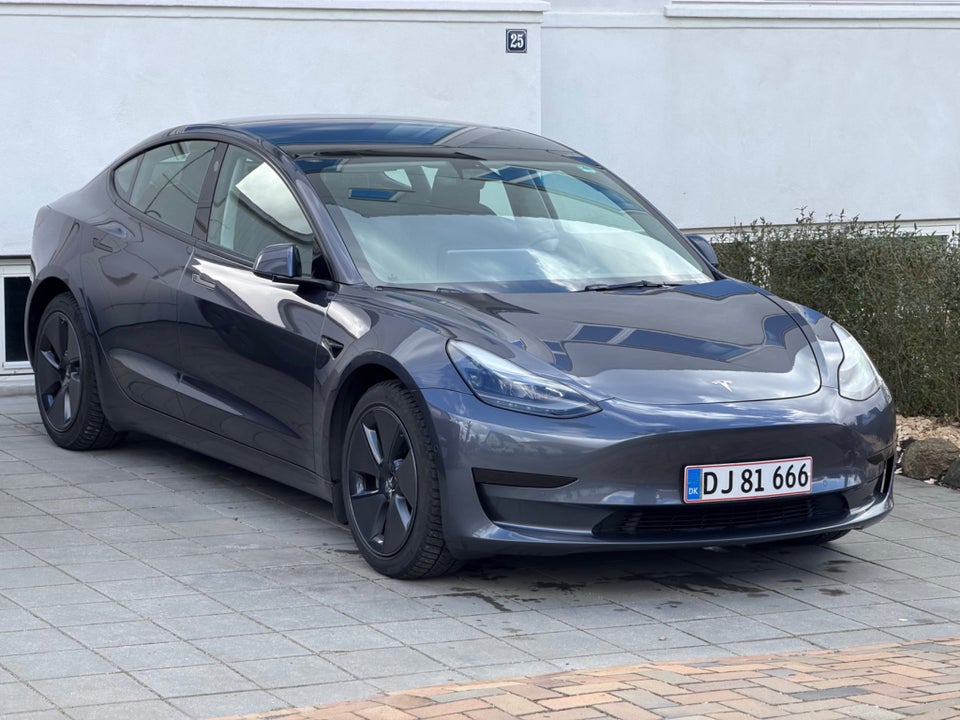 Tesla Model 3 Standard Range+ RWD 4d