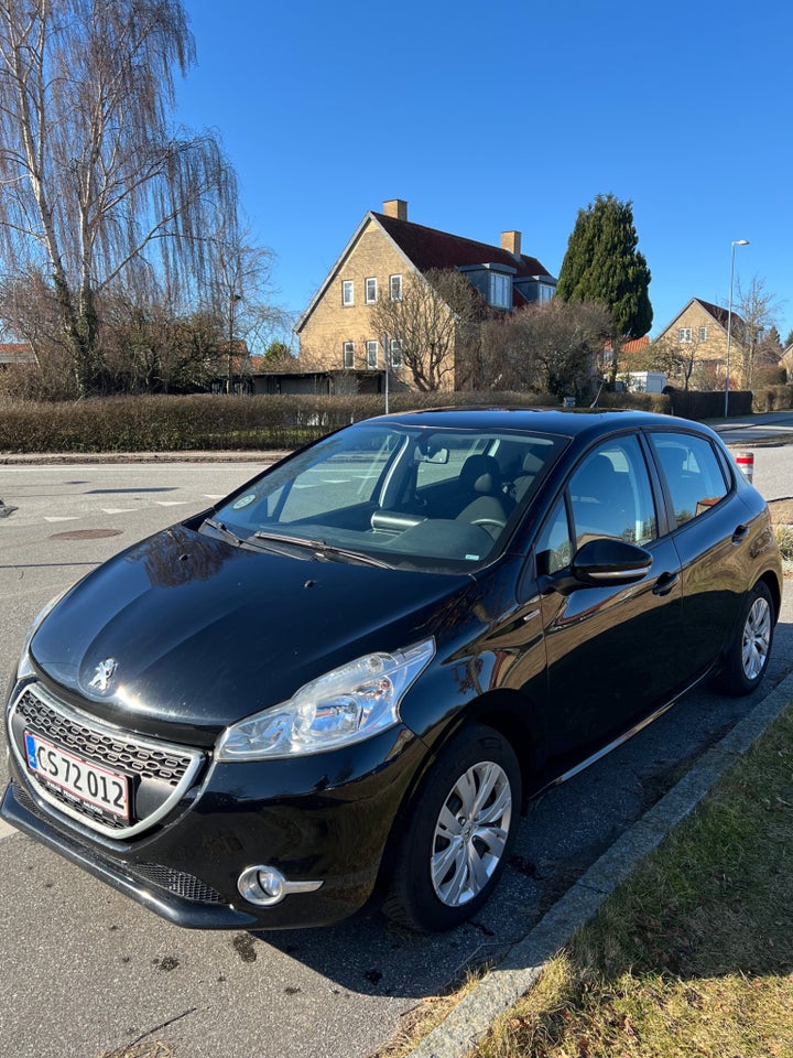 Peugeot 208 1,2 VTi Allure 5d