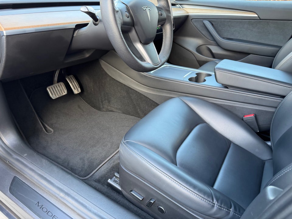 Tesla Model 3 Standard Range+ RWD 4d