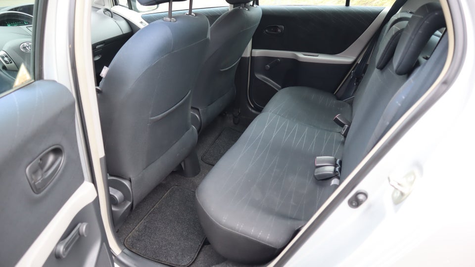 Toyota Yaris 1,3 Luna 5d