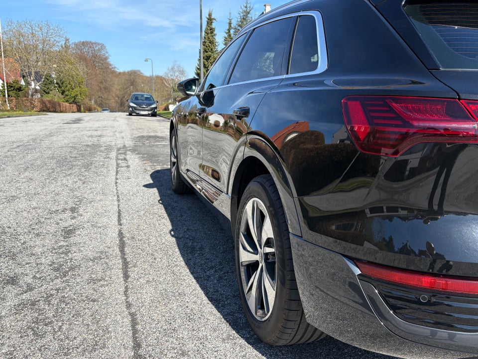 Audi Q8 e-tron 55 Advanced quattro 5d