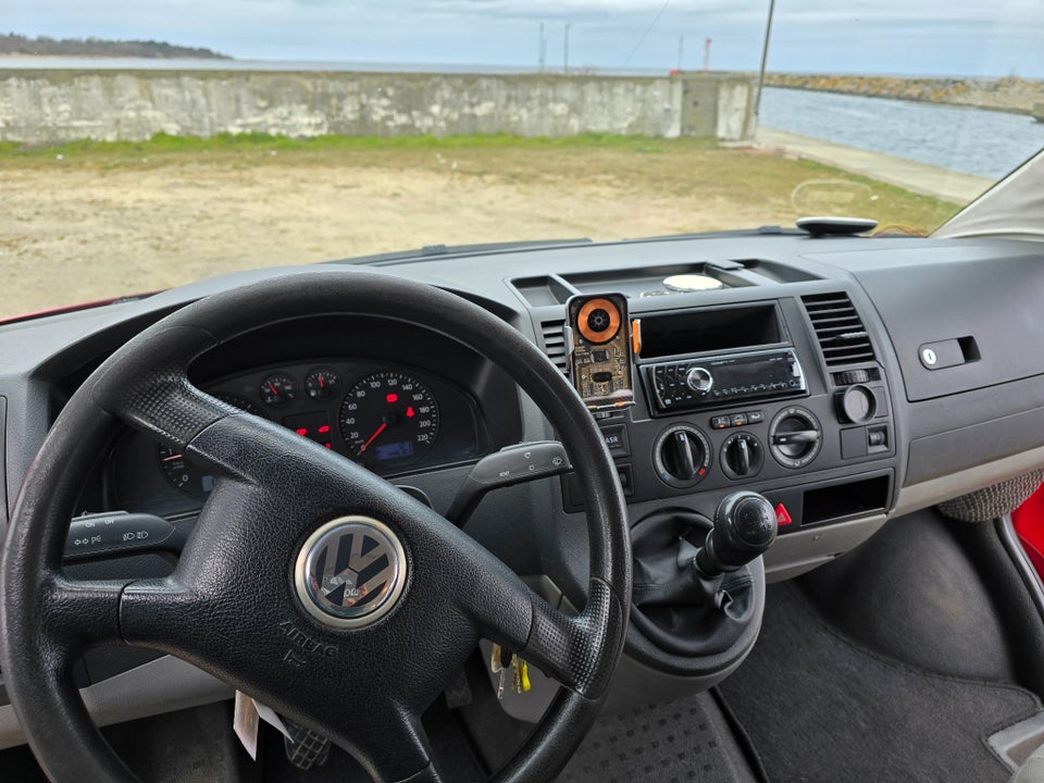 VW Transporter 2,5 TDi 130 Comfortline 5d