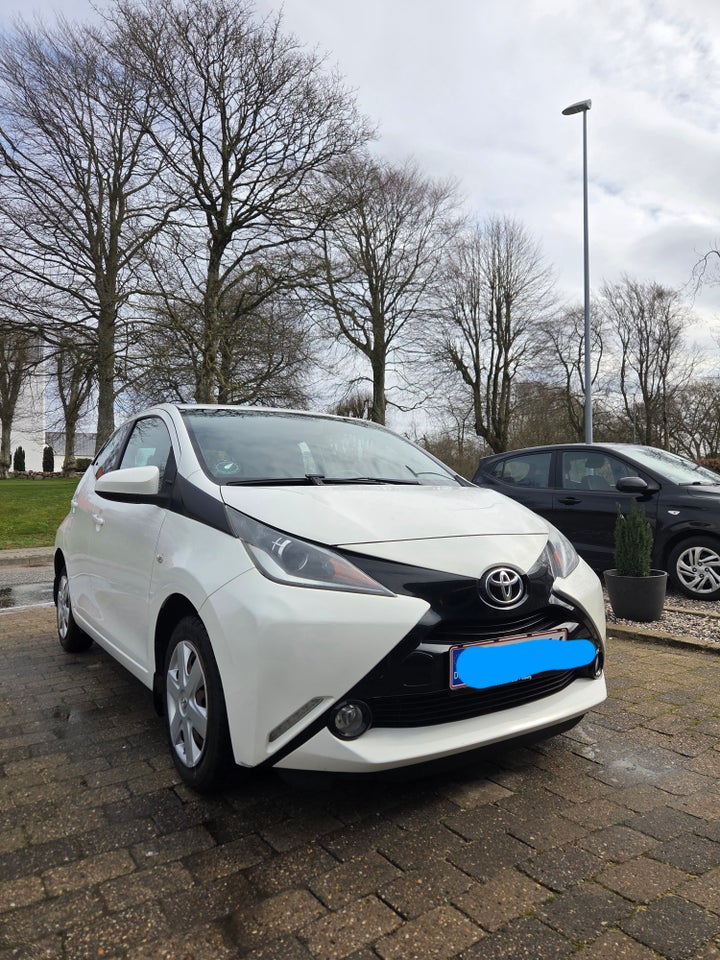 Toyota Aygo 1,0 VVT-i x-press 5d